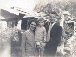 Ava Helen, Linus Jr. y Linus Pauling en Pasadena, 1930.