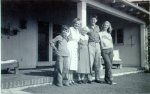 Crellin y Ava Helen Pauling, Elizabeth Bond (la tía de AHP), Peter y Linda Pauling, la década de 1940.