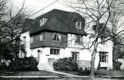 Image of the Gamma Phi Betas "Foster Home" at 238 South 8th Street (8th and Jefferson), purchased in 1920.