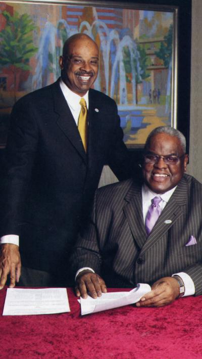 Portland Community College President Preston Pulliams (standing) and Harold C. Williams (seated at right), 2006.