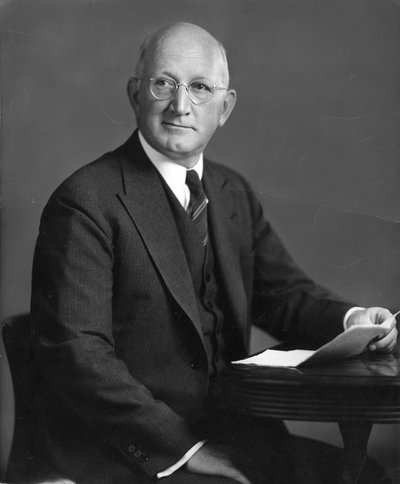 Black and white photographic portrait of Frank Llewellyn Ballard.
