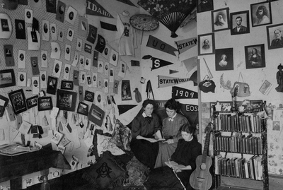 OAC students studying in Waldo Hall